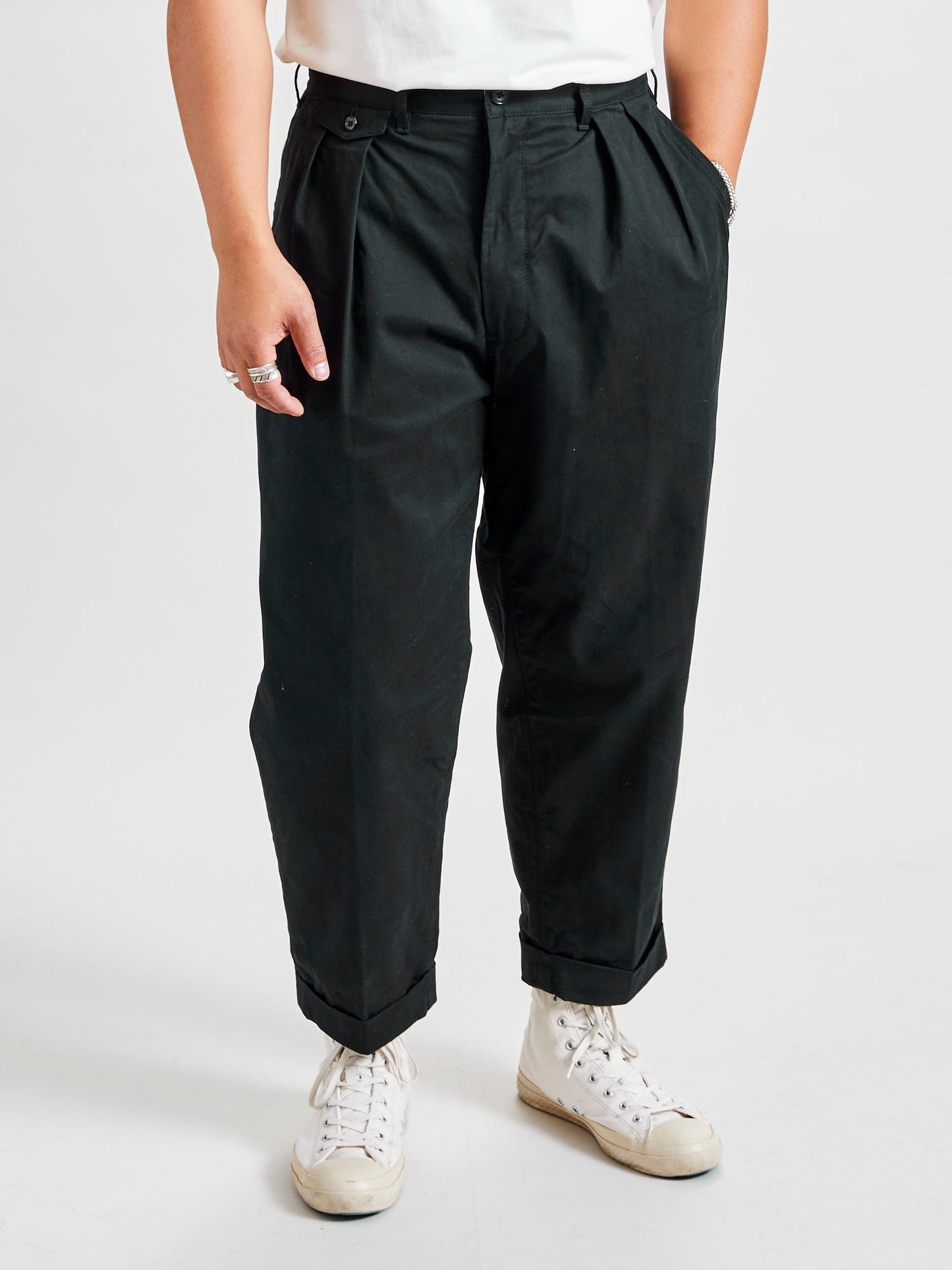 2-Pleat Twill Trousers in Black