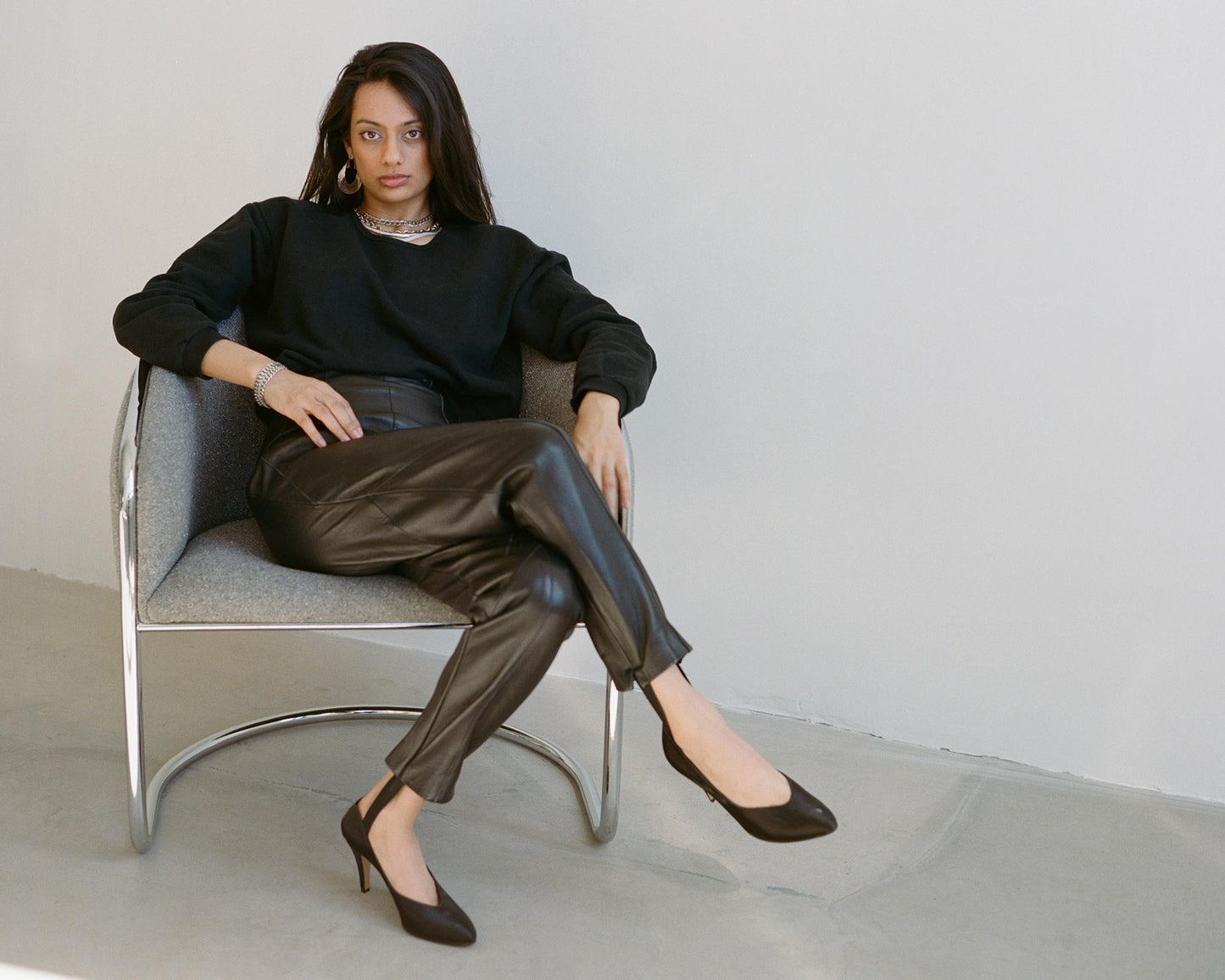 The Crop Sweatshirt Black Herringbone