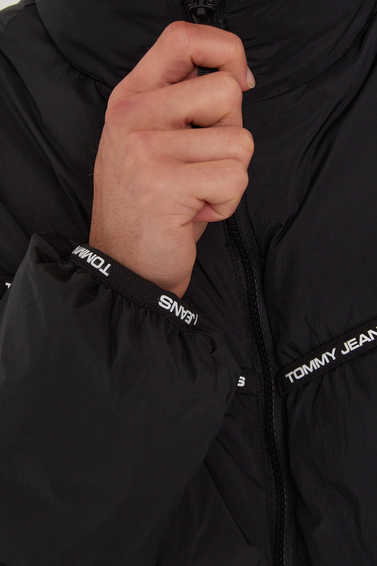 Tommy Jeans TJM Tape Detail Light Puffer Black