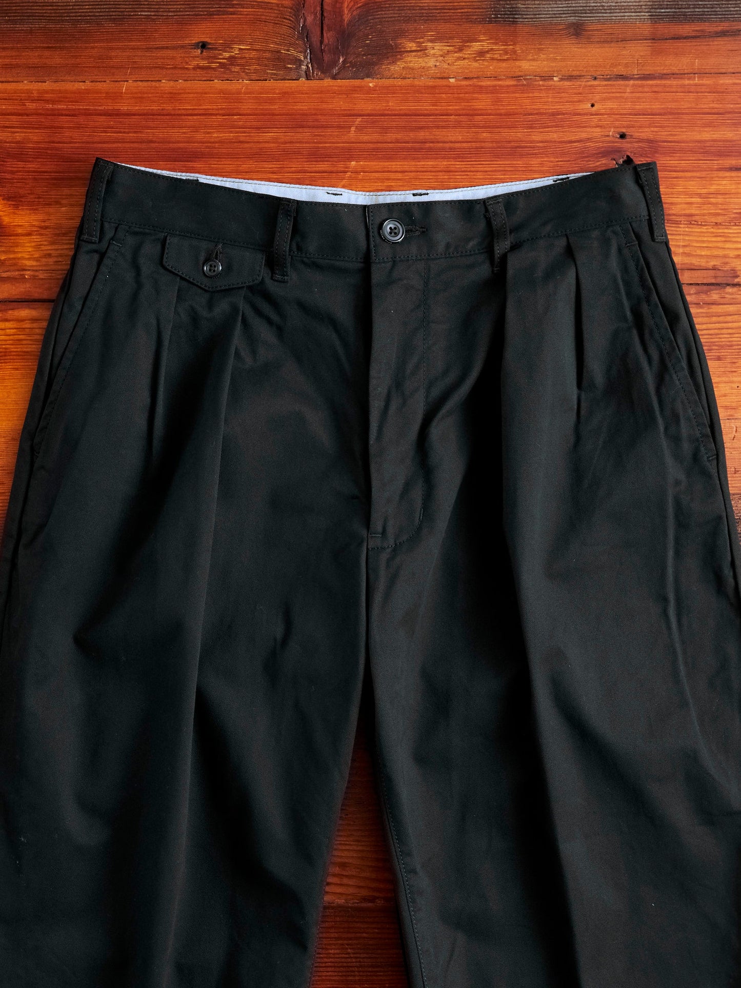 2-Pleat Twill Trousers in Black