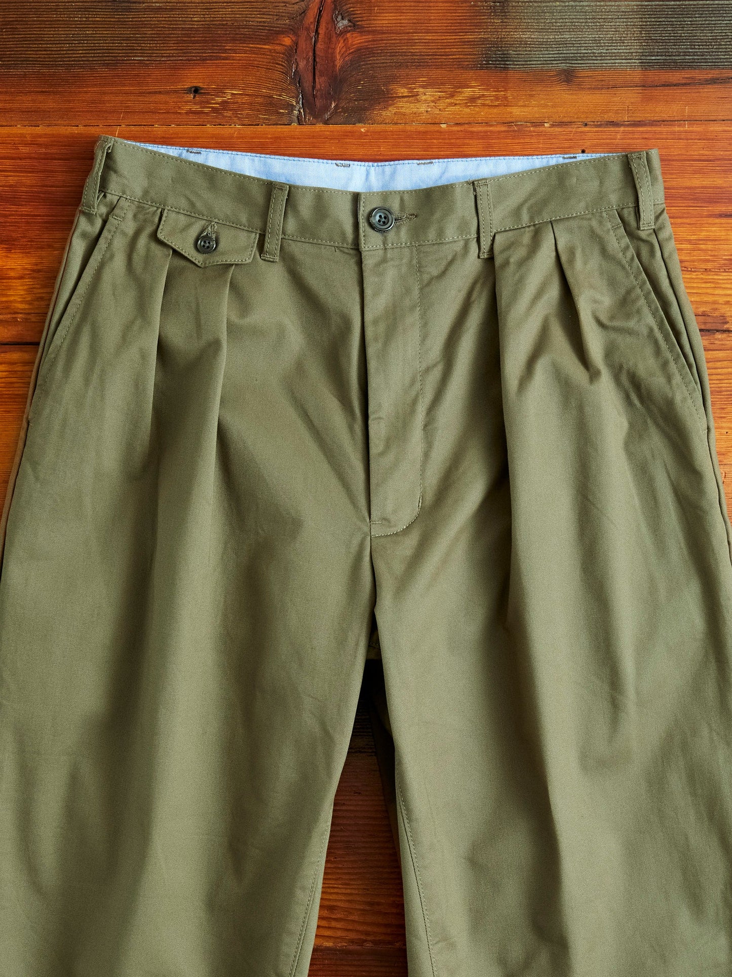 2-Pleat Twill Trousers in Olive