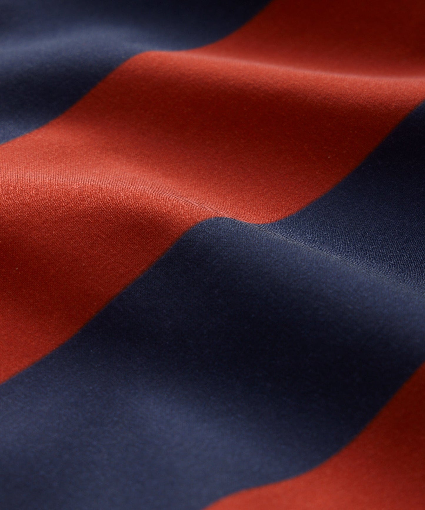 5" MONTAUK SWIM SHORT IN RED NAVY STRIPE