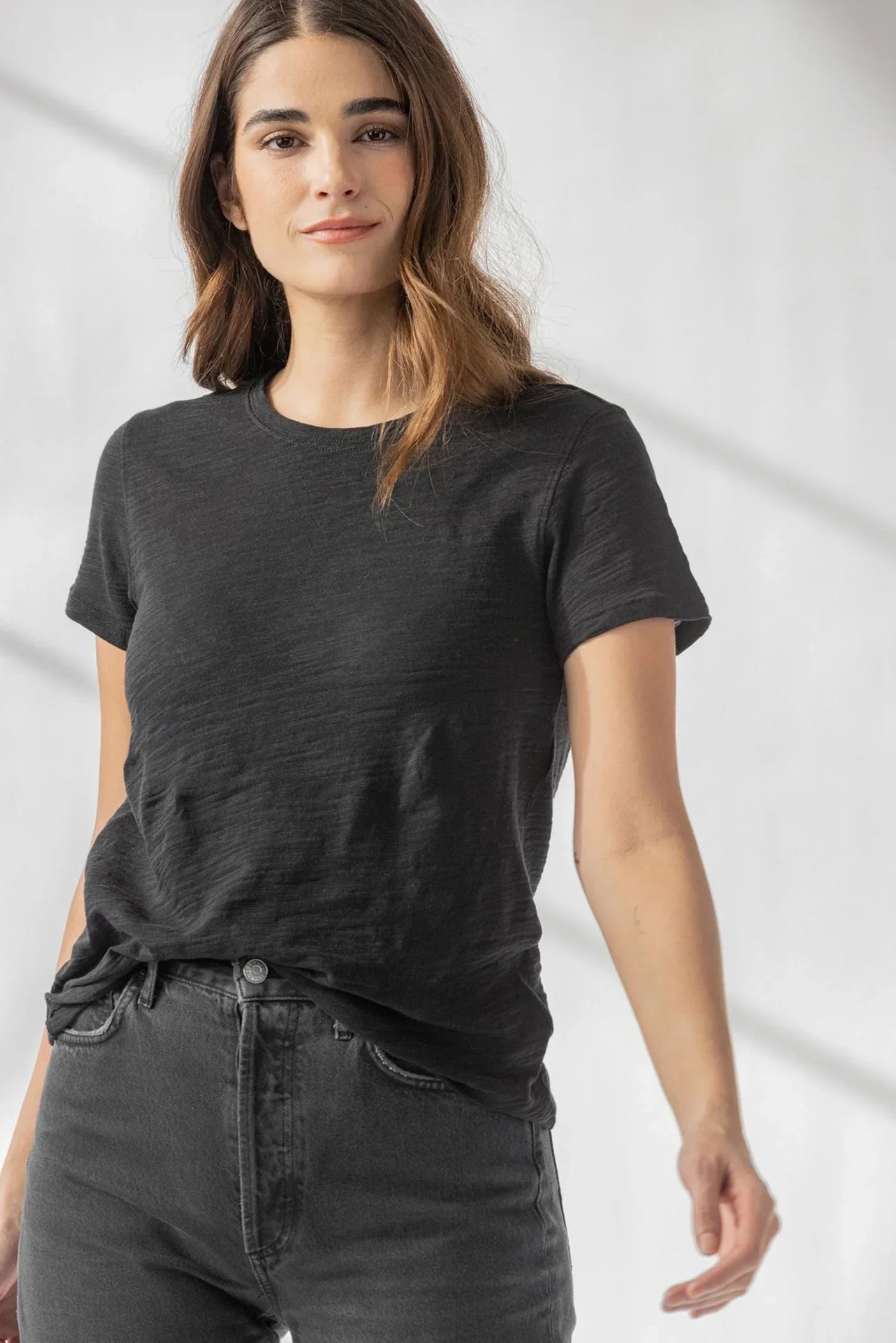 Crew Neck Back Seam Tee in Black